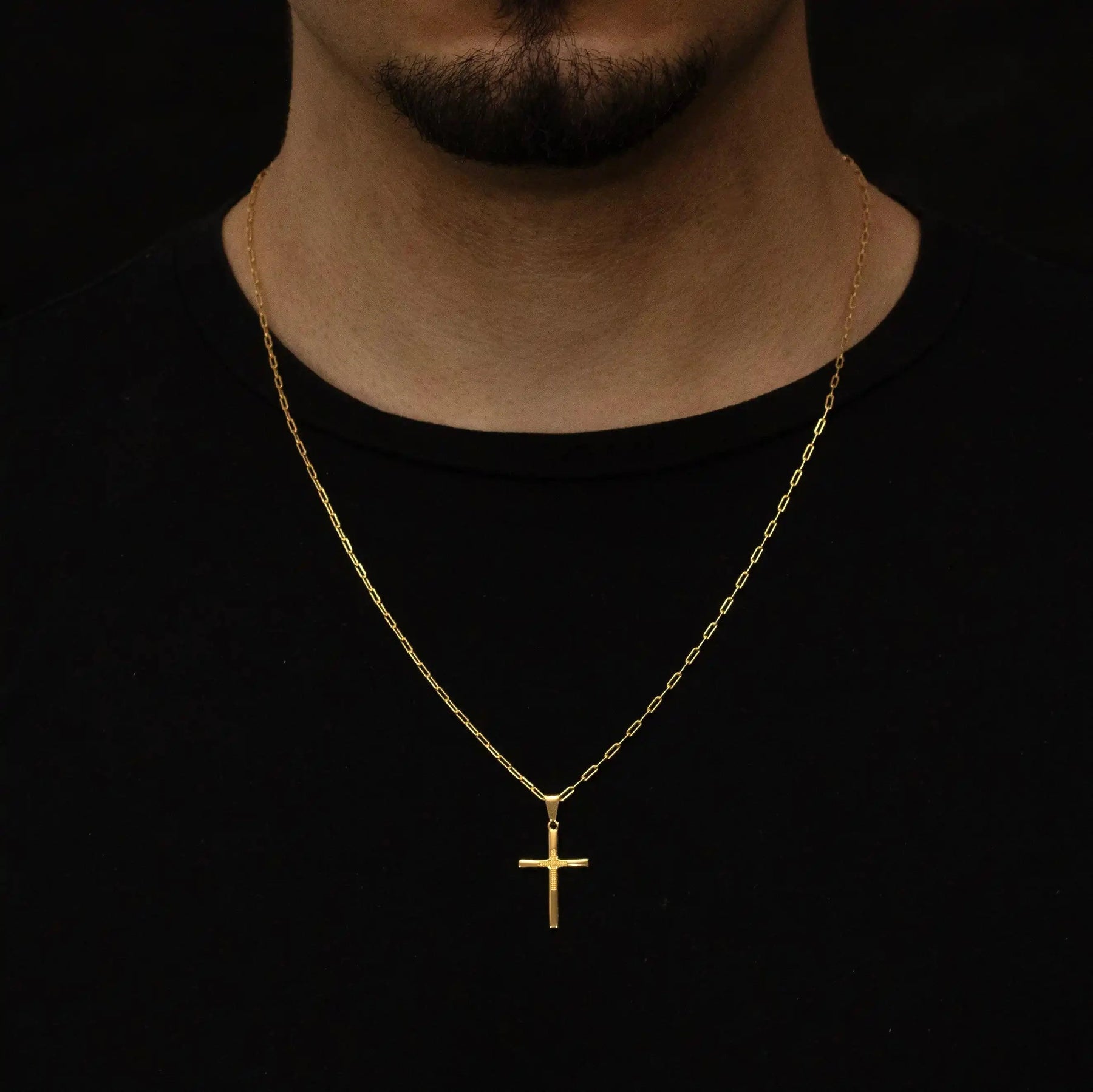 Corrente Cartier Long 2mm com pingente Cruz Detalhada Banhado a Ouro 18k