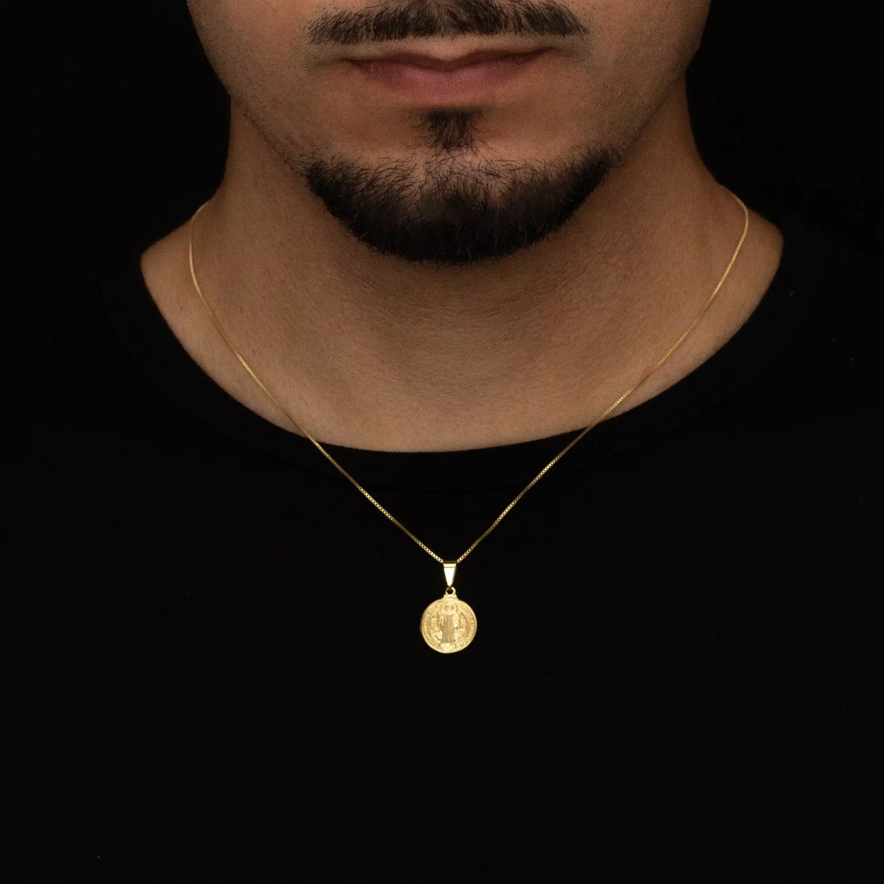Pingente São Bento 15mmx15mm Banhado Ouro 18k