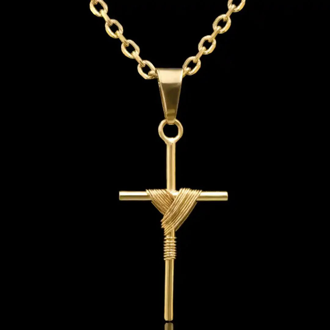 Corrente Cartier Cadeado 2,5mm com pingente Crucifixo Enrolado Banhado a Ouro 18k