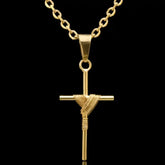 Corrente Cartier Cadeado 2,5mm com pingente Crucifixo Enrolado Banhado a Ouro 18k