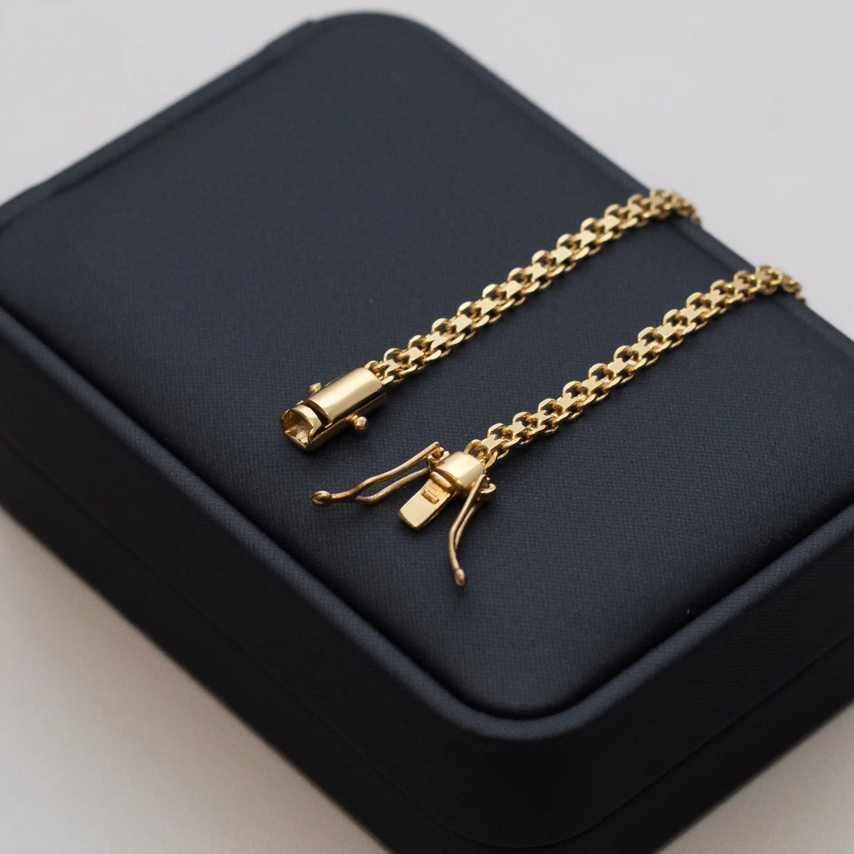 Pulseira Cadeado Duplo 4mm Banhado a Ouro 18k